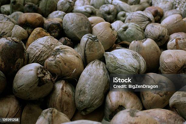 Pila Di Cocco - Fotografie stock e altre immagini di Albero - Albero, Ambientazione esterna, Antico - Condizione