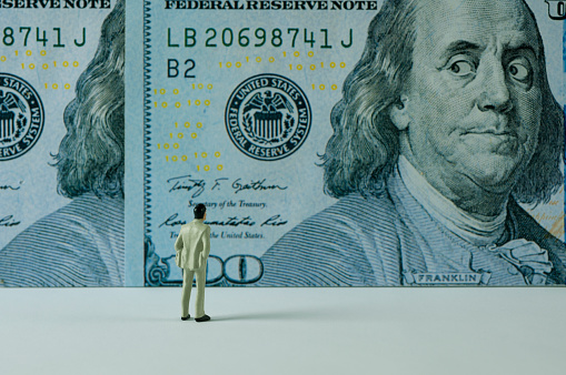 Benjamin Franklin watches anxiously as business people make investment decisions