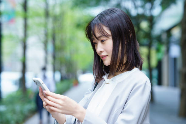 istock Business woman calling with a troubled expression 1393916349