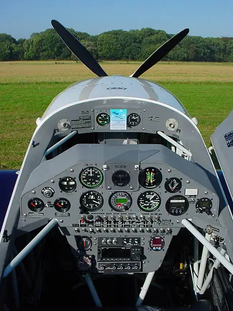 Photo of cockpit - extra 300L