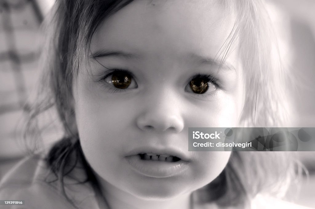 Habitación bien iluminada de ojos - Foto de stock de Niño libre de derechos