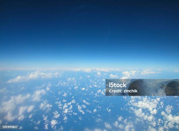 Céu Azul - Fotografias de stock e mais imagens de Acima - Acima, Ao Ar Livre, Avião