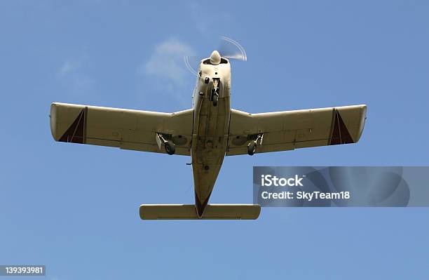 Partenza Singolo Motore Aereo - Fotografie stock e altre immagini di Aeroplano - Aeroplano, Cielo, Composizione orizzontale