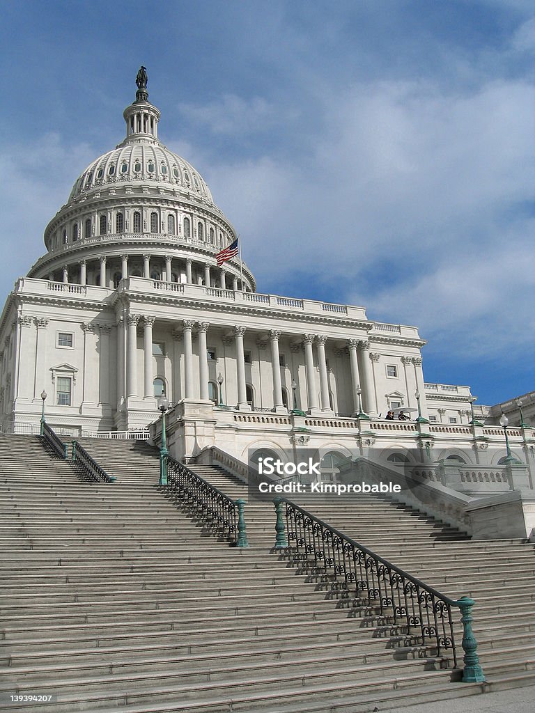 US Capitol Building- vista lateral - Foto de stock de Arquitetura royalty-free