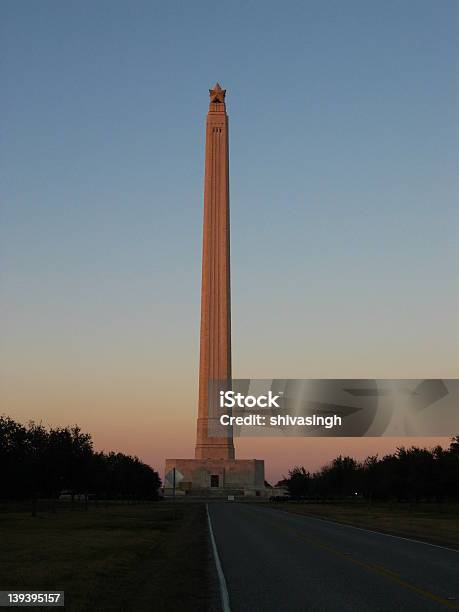 San Jacintodenkmal In Der Dämmerung Stockfoto und mehr Bilder von Abenddämmerung - Abenddämmerung, Fernverkehr, Fotografie