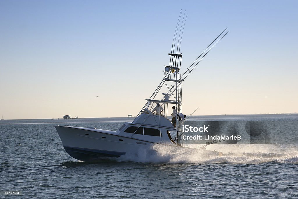 Pesca en bote - Foto de stock de Barco pesquero libre de derechos