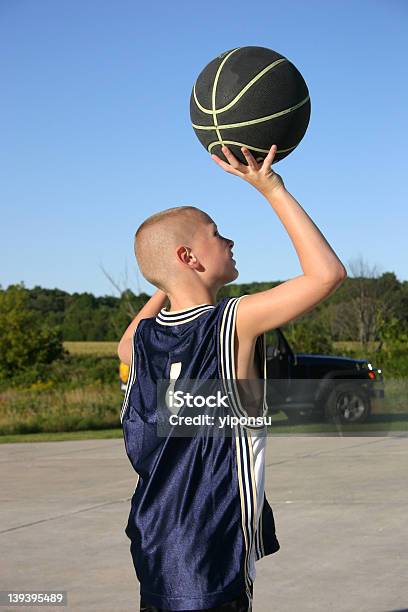 Баскетбол — стоковые фотографии и другие картинки Свободный бросок - Свободный бросок, Удар в спорте, 4х4