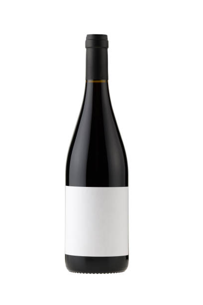 istock Botella de vino con etiqueta en blanco 1393957779