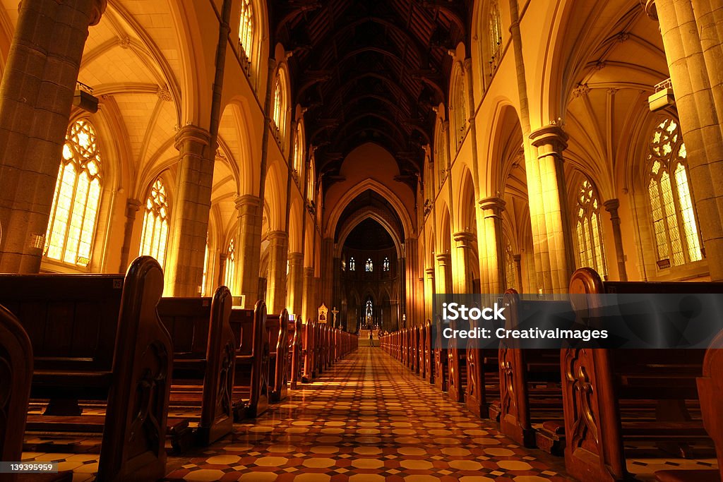 Igreja Aisle - Foto de stock de Altar royalty-free
