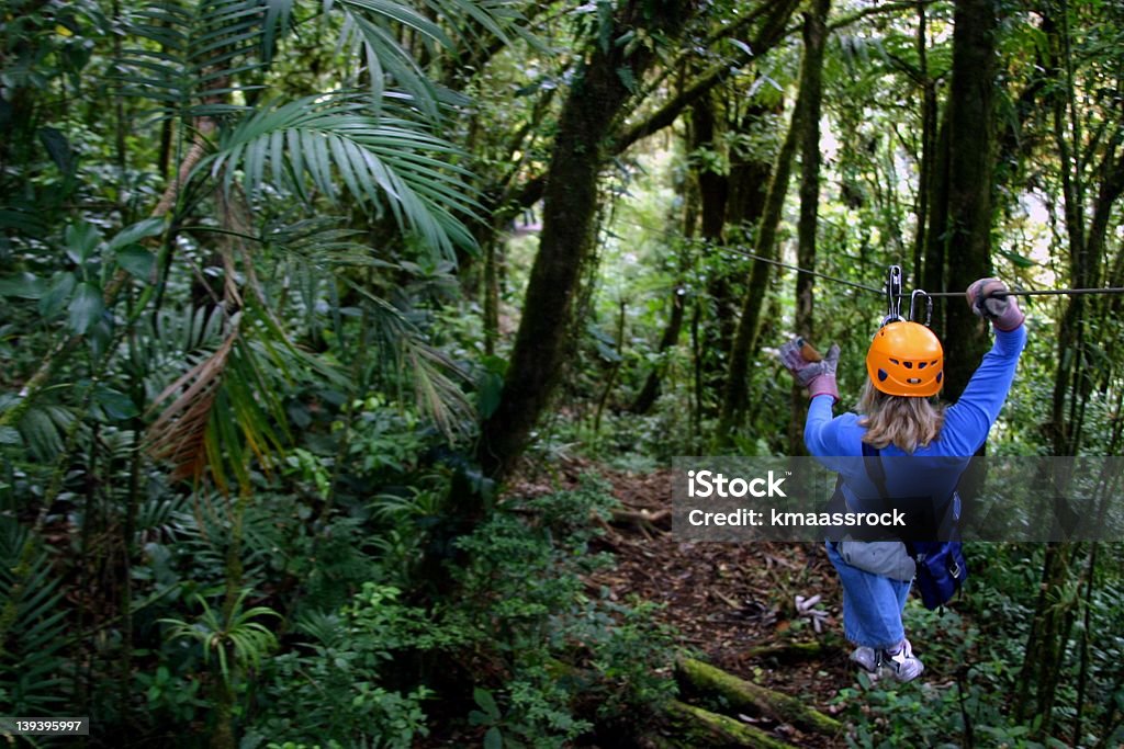 Zip Line) au Costa Rica - Photo de Tyrolienne - Matériel de sport libre de droits