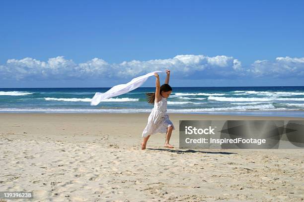 Fantástico Dia De Verão - Fotografias de stock e mais imagens de Criança - Criança, Praia, Símbolos de Paz