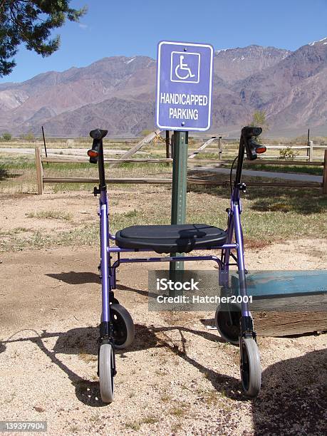 Walker De Estacionamento - Fotografias de stock e mais imagens de Andar - Andar, Califórnia, Disfunção Física