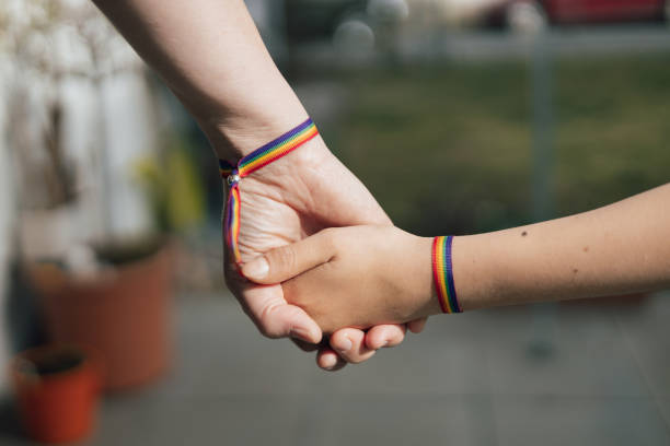 lgbtq+ - gay pride wristband rainbow lgbt foto e immagini stock