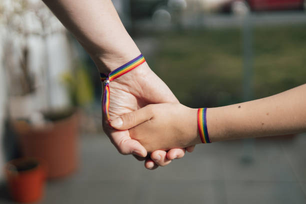 lgbtq + - gay pride wristband rainbow lgbt 뉴스 사진 이미지