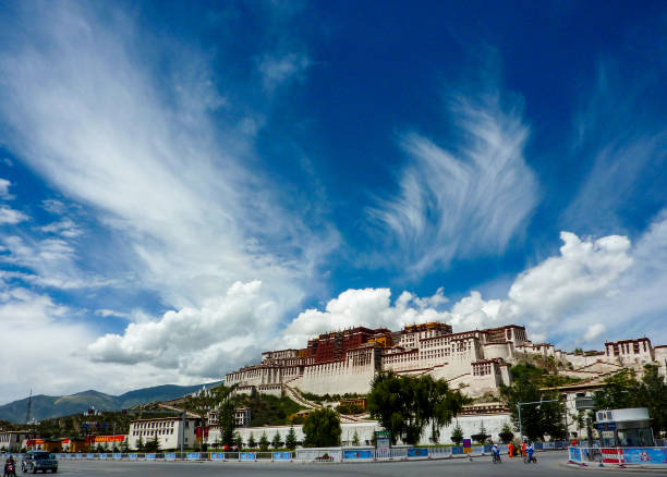 View of the Potala palace in Lhasa, Tibet Scene in a touristic spot in Lhasa, Tibet dalai lama stock pictures, royalty-free photos & images