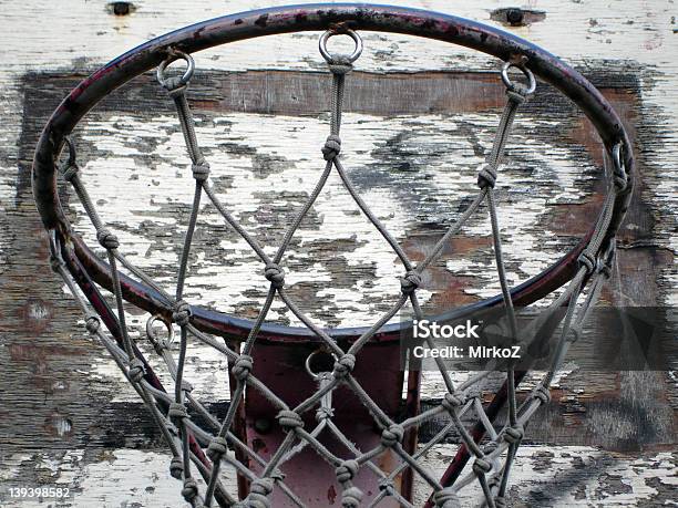 Vecchio Canestro Da Pallacanestro - Fotografie stock e altre immagini di Basket - Basket, Canestro da pallacanestro, Cerchio