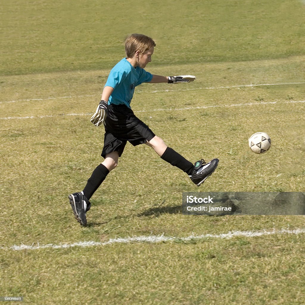 soccer kick - Foto de stock de Adolescencia libre de derechos