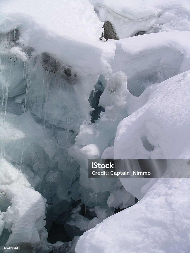 Szczelina lodowcowa w glacier - Zbiór zdjęć royalty-free (Biały)