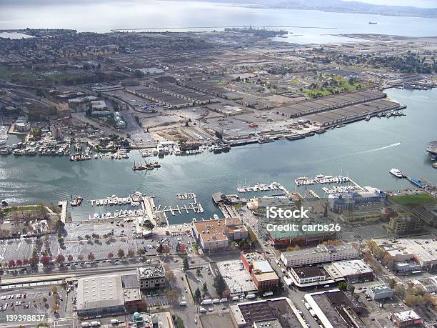 Alameda De Dirigible Foto de stock y más banco de imágenes de Oakland - Condado de Alameda - Oakland - Condado de Alameda, Puerto, Muelle comercial