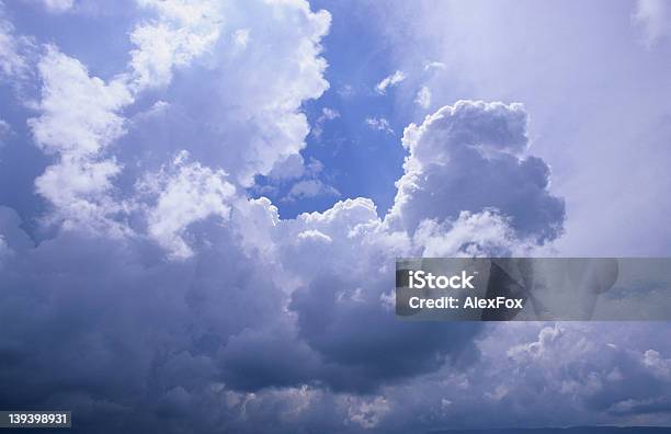 Céu Nublado - Fotografias de stock e mais imagens de Ao Ar Livre - Ao Ar Livre, Cena de tranquilidade, Céu