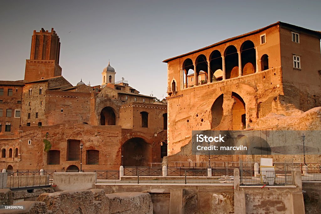 Римский форум - Стоковые фото Арка - архитектурный элемент роялти-фри