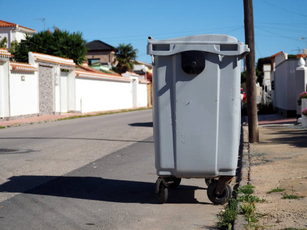 istock Outdoor trash can on wheels 1394011950