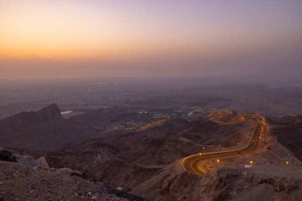 Evening views of Jebel Hafeet in Al Ain, Abu Dhabi, UAE Jabal Hafeet is a mountain in the region of Tawam, on the border of the United Arab Emirates and Oman jebel hafeet stock pictures, royalty-free photos & images