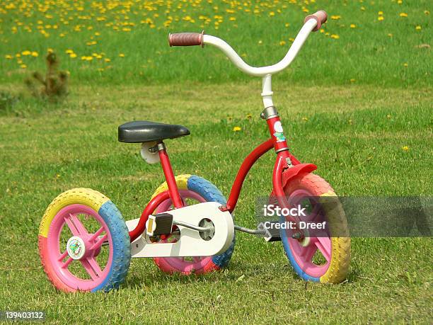 Photo libre de droit de Tricycle banque d'images et plus d'images libres de droit de Attraction foraine - Équipement de loisirs - Attraction foraine - Équipement de loisirs, Compétition, Couleur verte