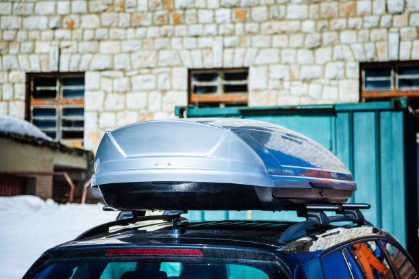 istock Roof rack with cargo box in winter 1394032003
