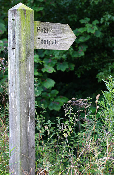 istock Footpath Sign UK 139403577