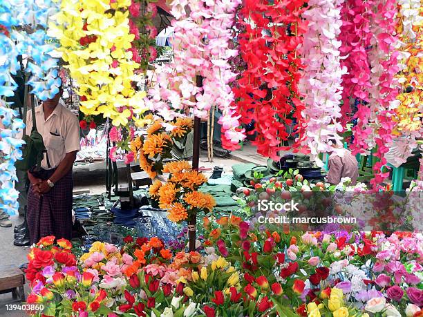 Blumensträuße Girlanden Für Den Verkauf Stockfoto und mehr Bilder von Speisen - Speisen, Taglilie, Arrangieren