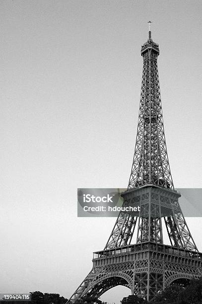 Photo libre de droit de La Tour Eiffel banque d'images et plus d'images libres de droit de Acier - Acier, Amour, Blanc