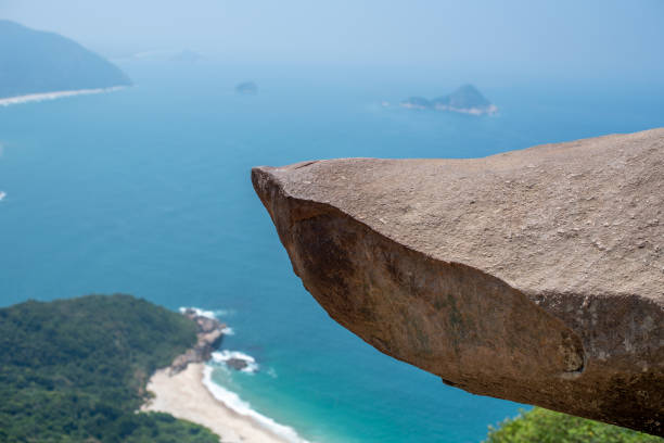 pedra do telegrafo ist ein berühmter touristenort in rio de janeiro, brasilien. - telegraf stock-fotos und bilder