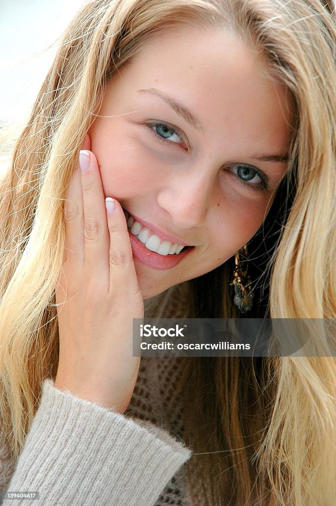 Sonriendo belleza - Foto de stock de Adolescente libre de derechos