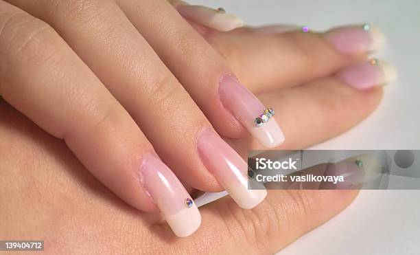 Foto de Mãos Com Manicure Francesa e mais fotos de stock de Unha - Unha, Verter, Cultura Francesa