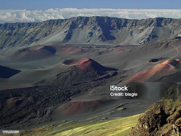 Haleakalakrater Stockfoto und mehr Bilder von Caldera - Caldera, Explodieren, Fotografie
