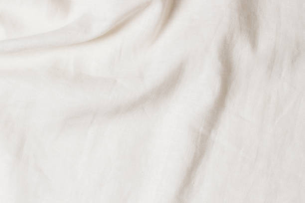 白いしわくちゃのリネン生地の質感の背景。天然リネンオーガニックエコテキスタイルキャンバスの背景。トップビュー - canvas linen burlap textile ストックフォトと画像