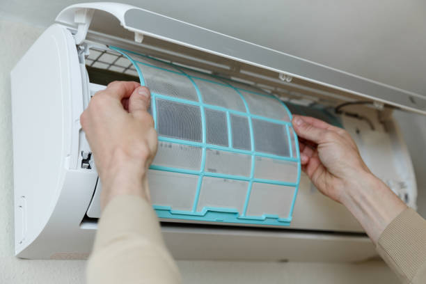 istock Air conditioner filter cleaning servise 1394056886