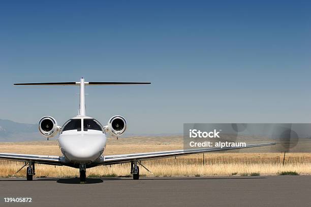 Foto de Jato Corporativo Privativo e mais fotos de stock de Jato corporativo - Jato corporativo, Pista Asfaltada, Aeroporto