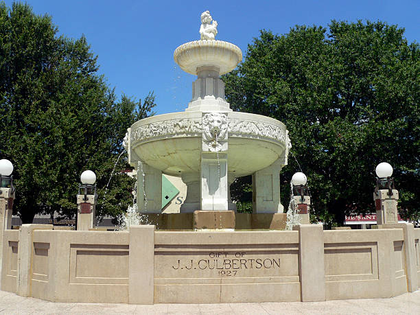 istock Old Fountain 139406424