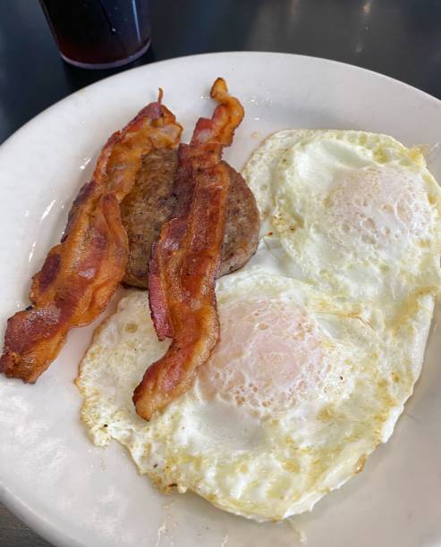 istock Eggs, bacon and sausage 1394068458