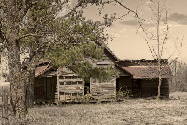 istock Old country house 1394105610