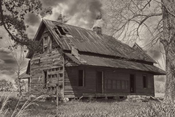 istock Old country house 1394105635