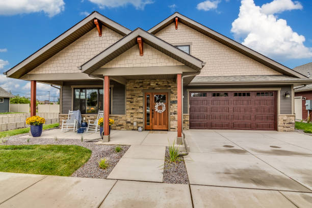 istock Home set close to the sidewalk 1394120187