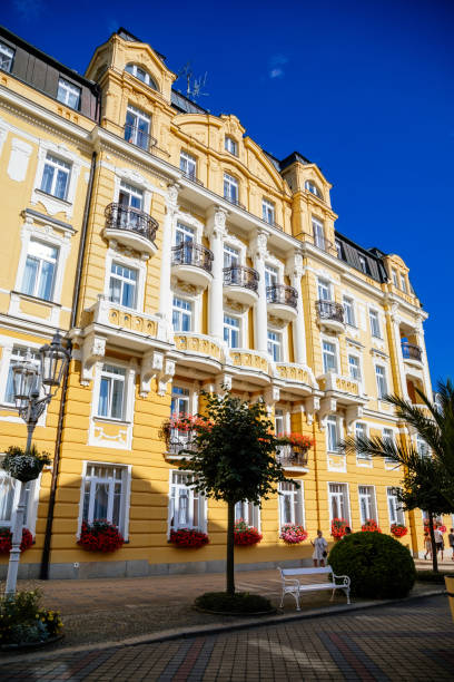 spa house or hotel on main street narodni, white and yellow baroque historical building, town franzensbad at sunny summer day - narodni park imagens e fotografias de stock