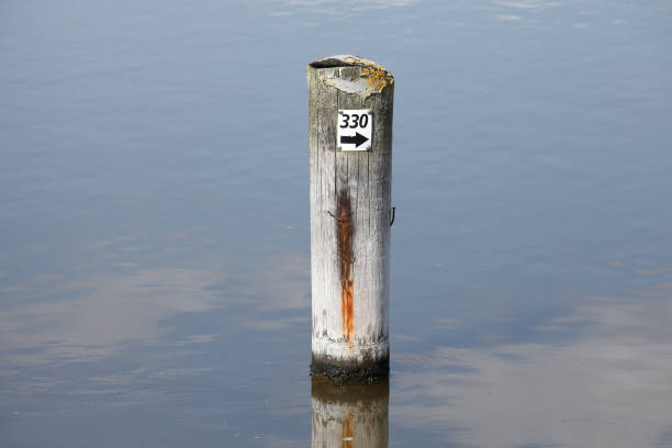 Alte Holzmole im Wasser, Germany