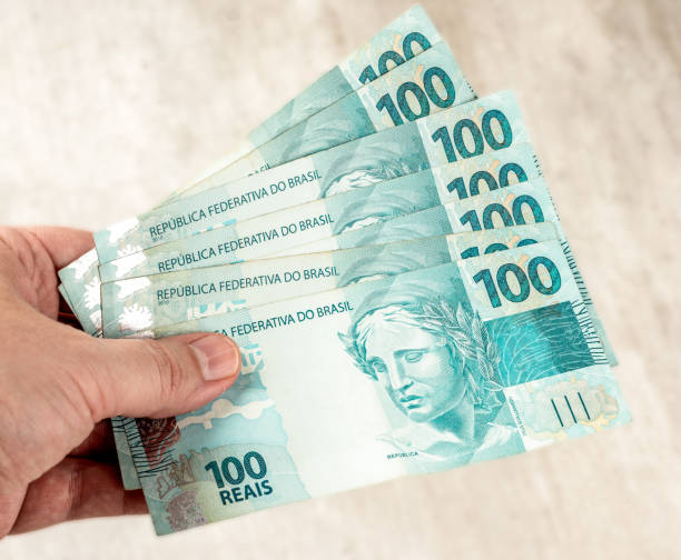 istock Hand holding hundred brazilian real bills 1394221227