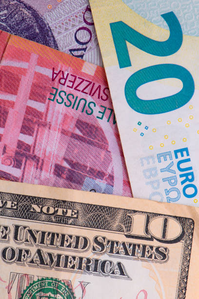 contexte financier des devises de différents pays. - currency exchange global finance currency european union currency photos et images de collection