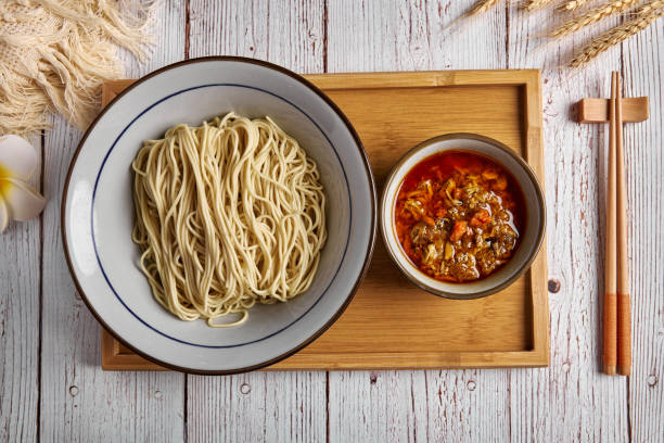 istock Crab roe in spicy sauce and noodles. 1394372833