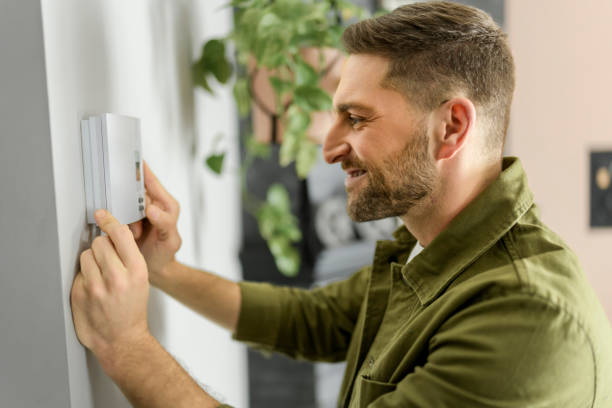 istock nice man set the thermostat at house 1394397800